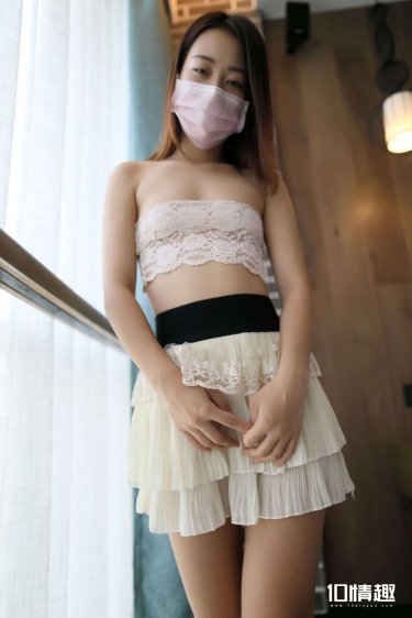 剪开她的衣服内衣视频